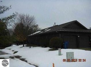 950 Hammond Pl N, Traverse City, MI 49686