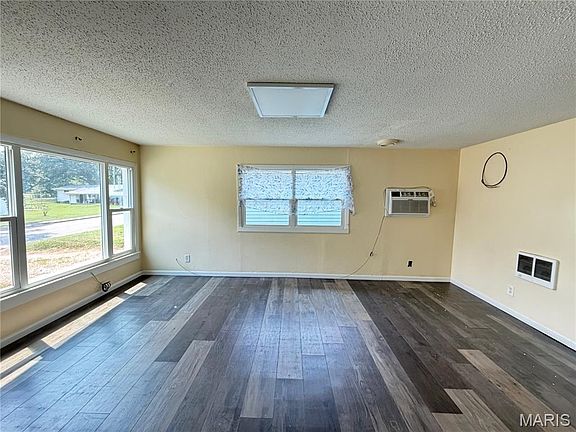 5th image of 406 E Roosevelt St