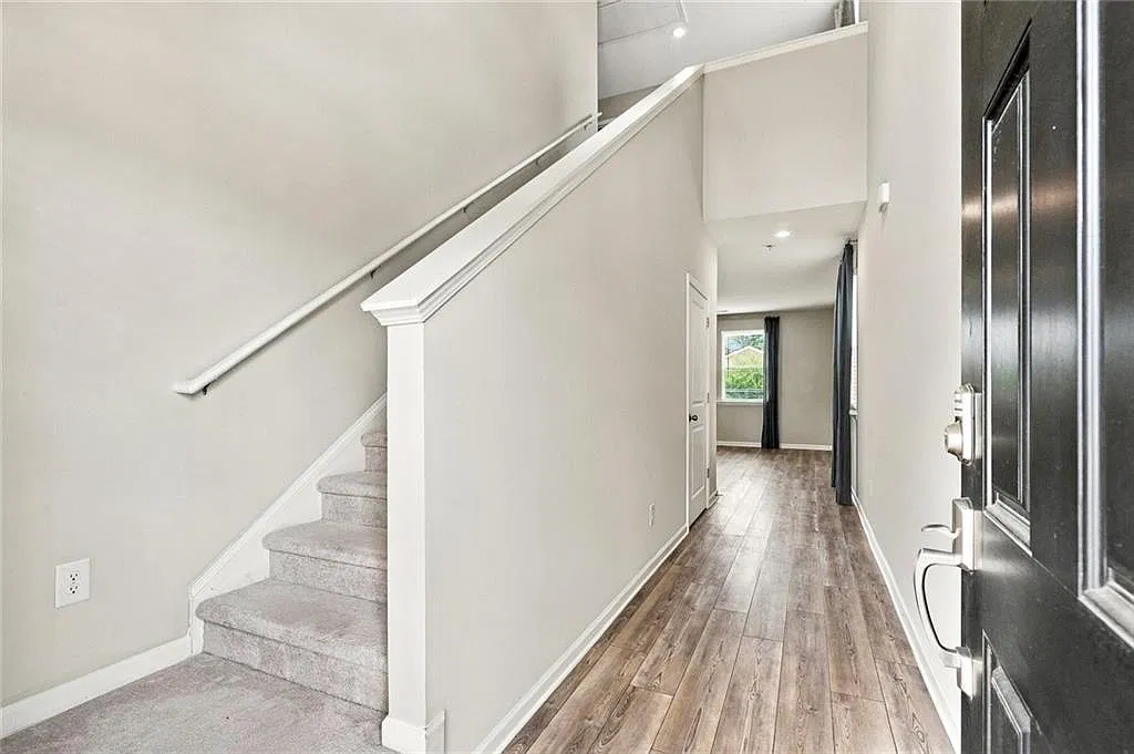 4 bed, 2.5 bath, 1928 sqft, $2,000 — Photo 3