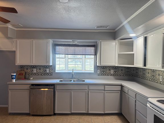 5th image of 637 Skipper Ln