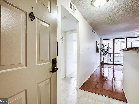 3rd image of 1001 N Vermont St APT 313