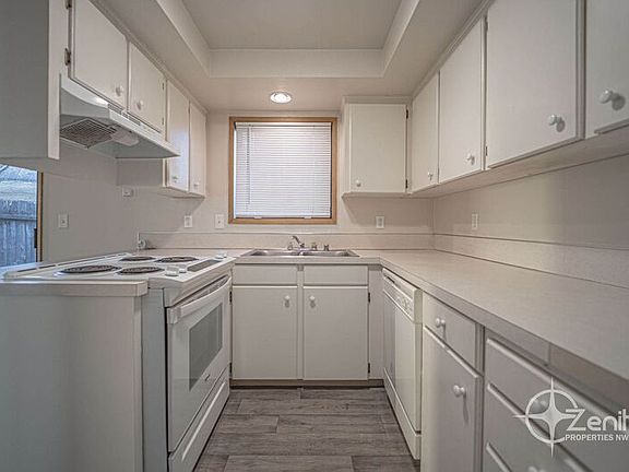 5th image of 3105 NE Whitman Ave