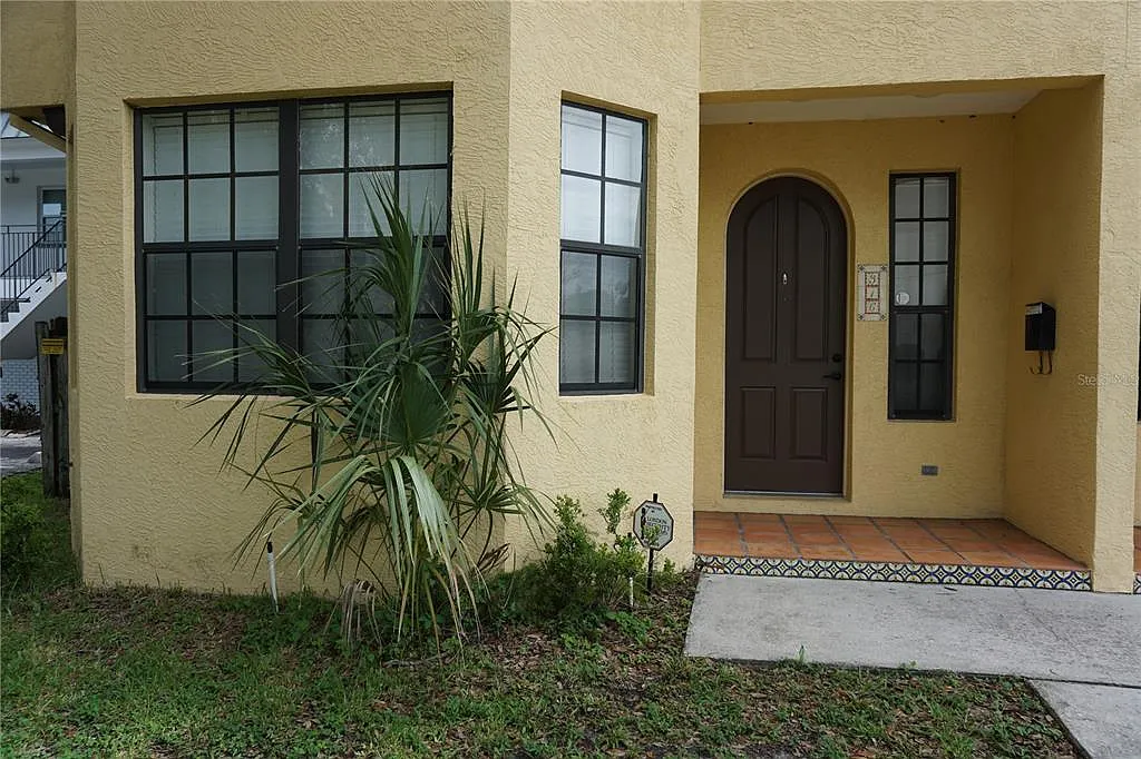 3 bed, 2.5 bath, 2200 sqft, $3,800 — Photo 2