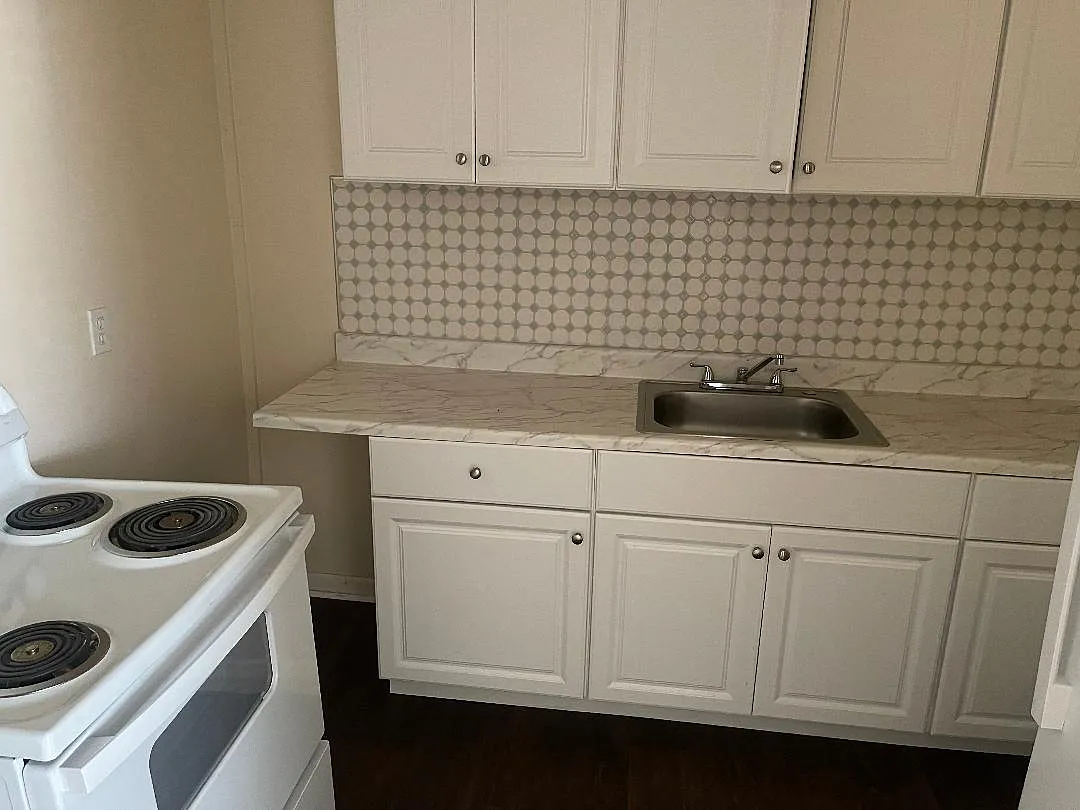 807 Woodward St — Photo 2
