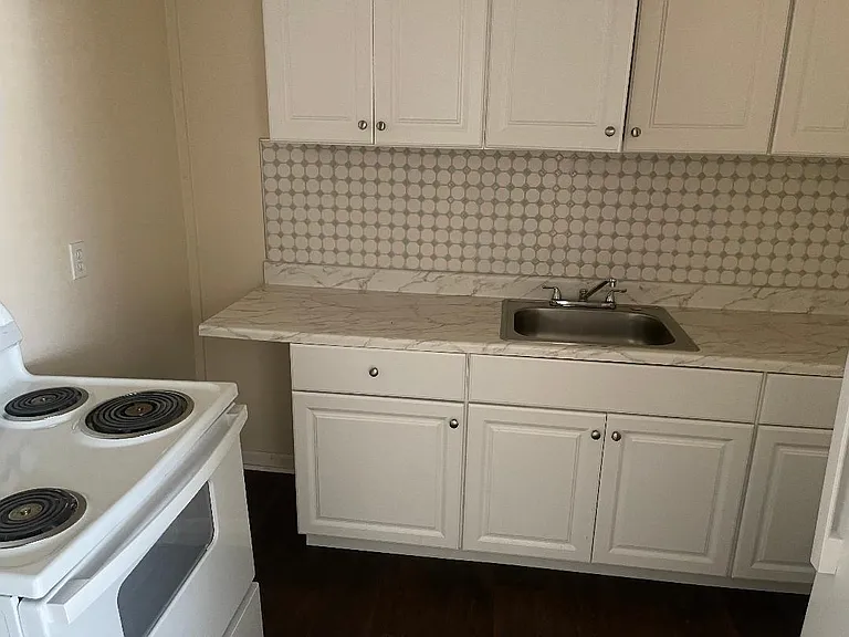 807 Woodward St #807 — Photo 2