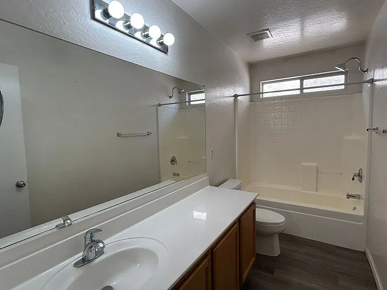 6049 W Wood St — Photo 10