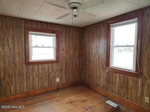 5th image of 2509 Railroad Street