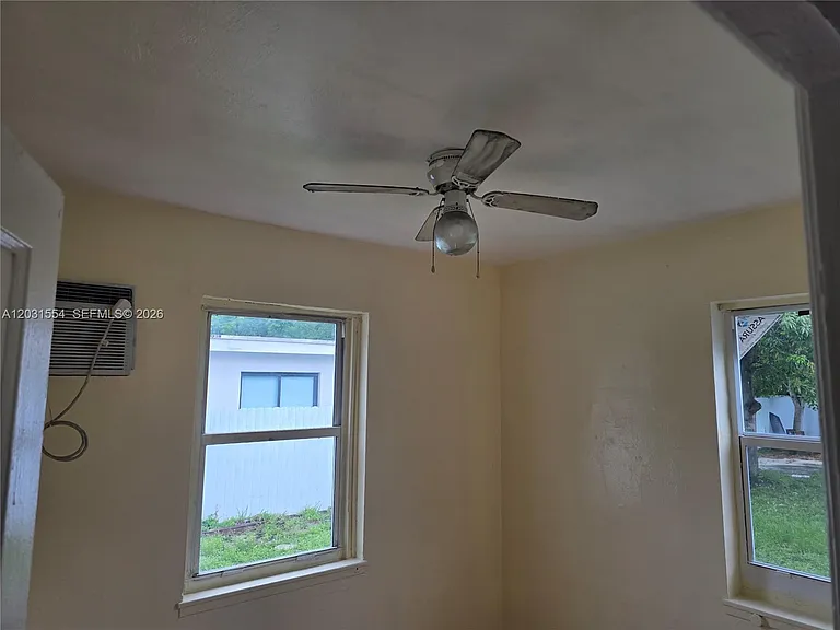 840 NE 124th St #1 — Photo 3