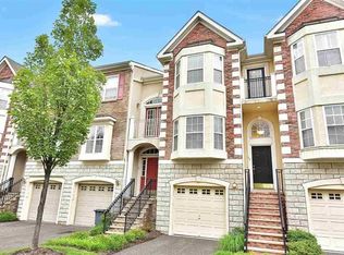 54 Mallard Pl, Secaucus, NJ 07094