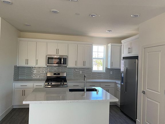 4th image of 2072 Diamler St