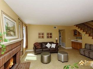 185 Valley Gate Rd, Simi Valley, CA 93065