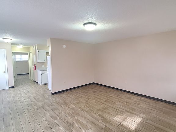 2nd image of 405 W Myrtle St APT 6