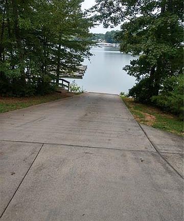 4th image of 6915 Summer Hill Dr