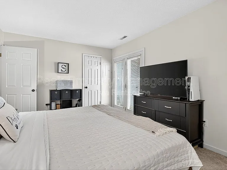 4917 Hillery Ct — Photo 10