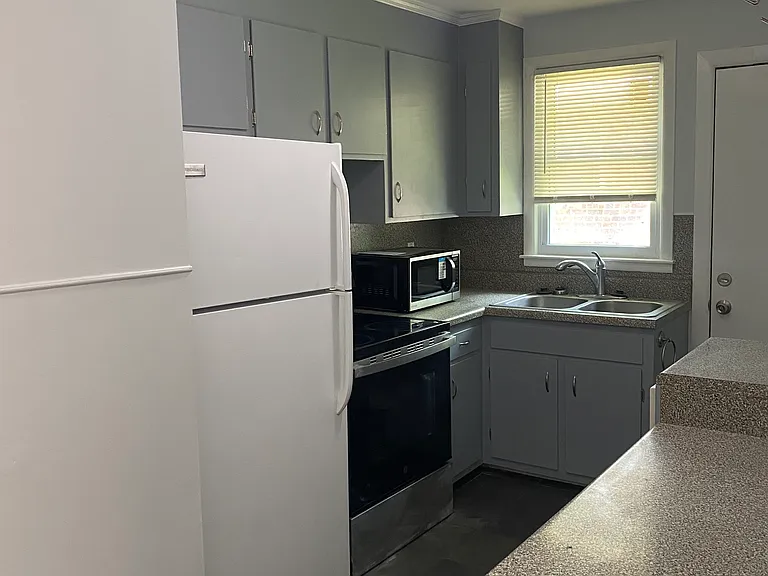 136 Vandiver Dr #B — Photo 11