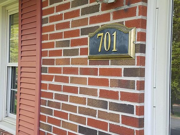 4th image of 701 Sherman Dr