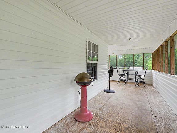 4th image of 4219 Merrill Rd