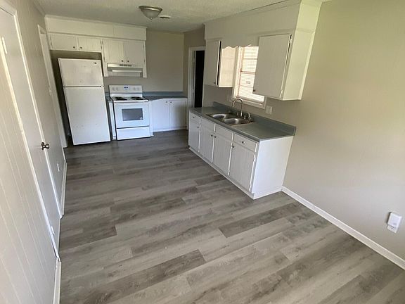 3rd image of 221 Japonica Avenue
