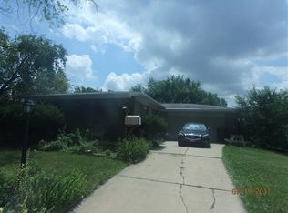 632 W Palm Dr, Glenwood, IL 60425