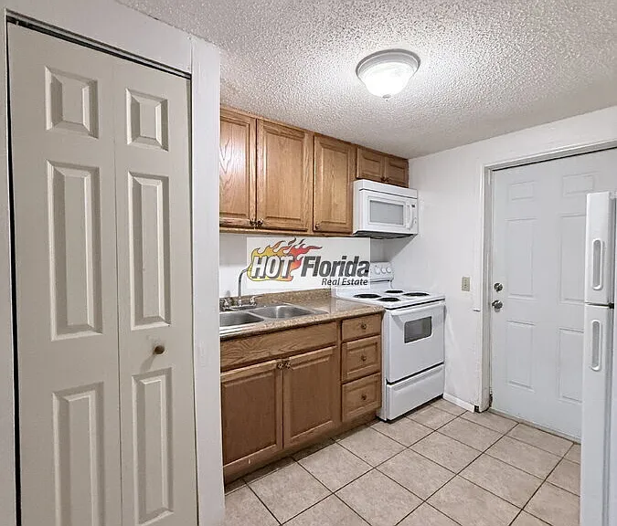 1003 Wildflower St #B — Photo 7