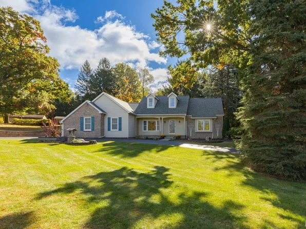 1207 W Dawson Rd, Milford, MI 48381
