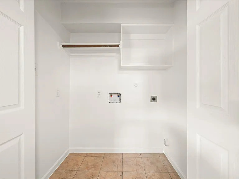 1520 Sherwood Forest St #301 — Photo 6