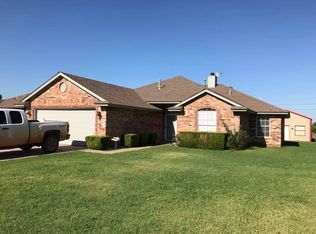3025 Heatherwood Dr, Chickasha, OK 73018