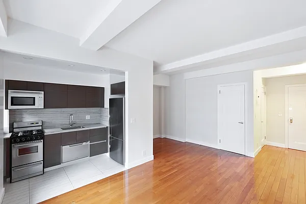 Rented by Stonehenge NYC LLC | media 82