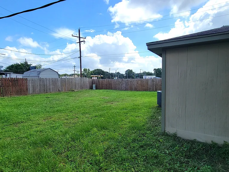 109 Will St — Photo 35