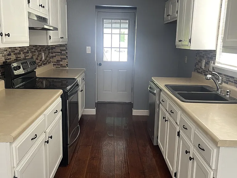 1600 Courtney Cv — Photo 9