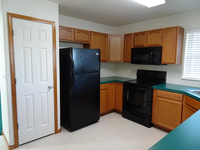 2232 Marshfield Ln — Photo 8