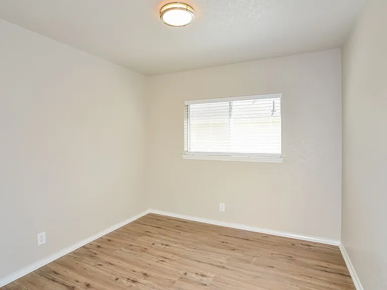 8014 Icicle Trl — Photo 13