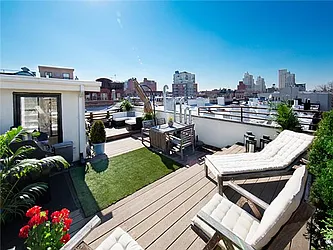 Sold by Avenue Sotheby's International Realty