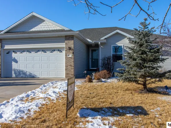 1939 NW 44th St, Lincoln, NE 68528