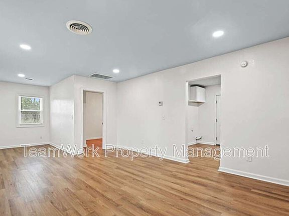 5th image of 3042 Terry Dr