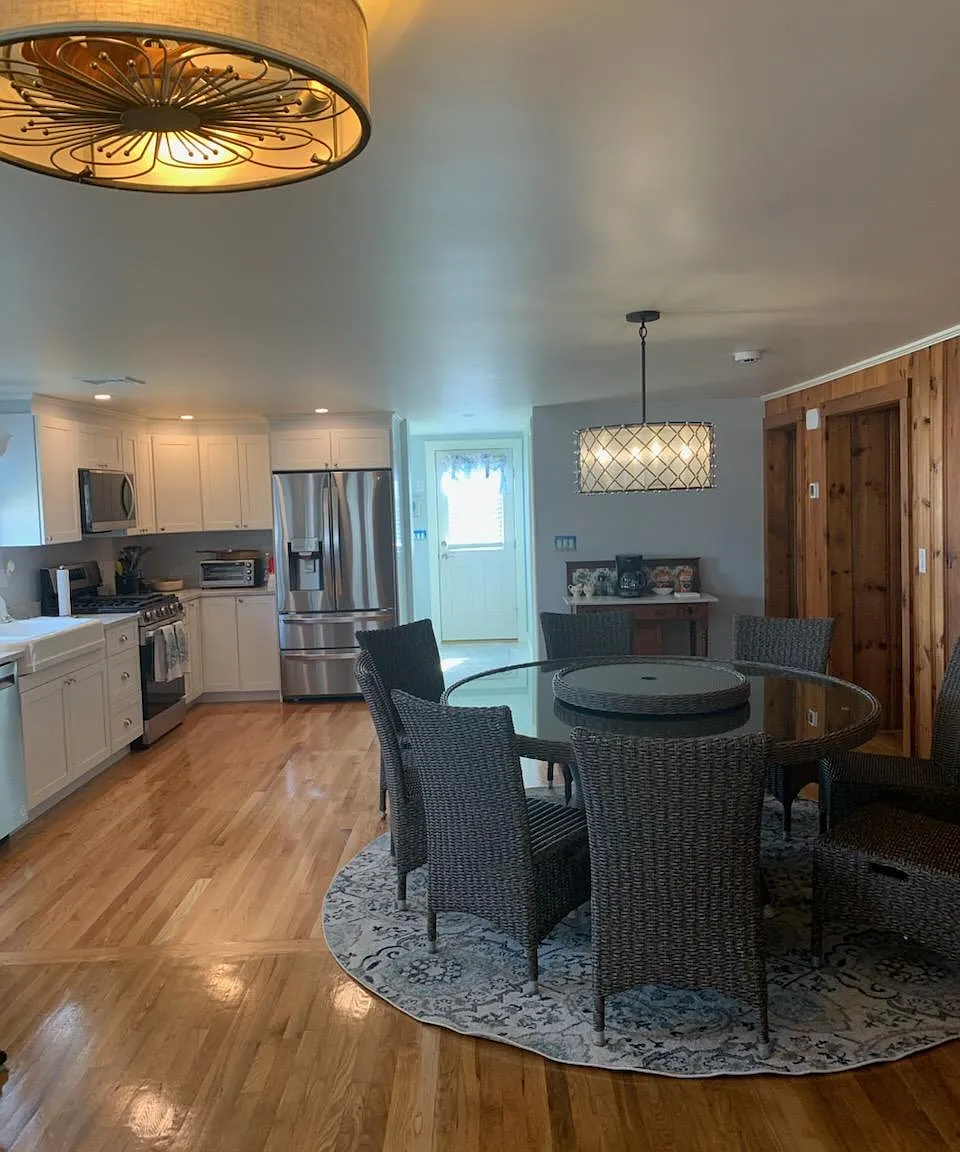 3 bed, 1220 sqft, $2,400 — Photo 2
