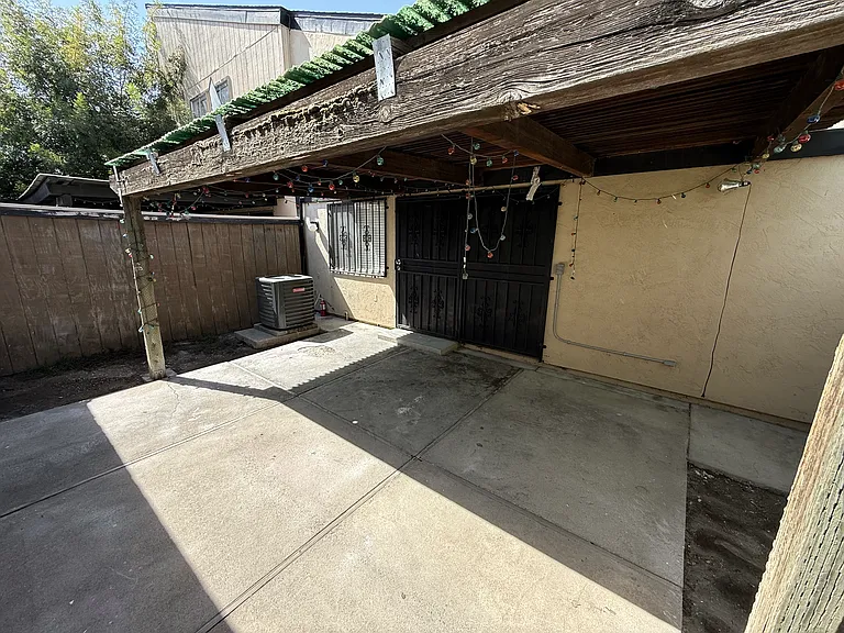 598 S Argyle Ave #110 — Photo 10