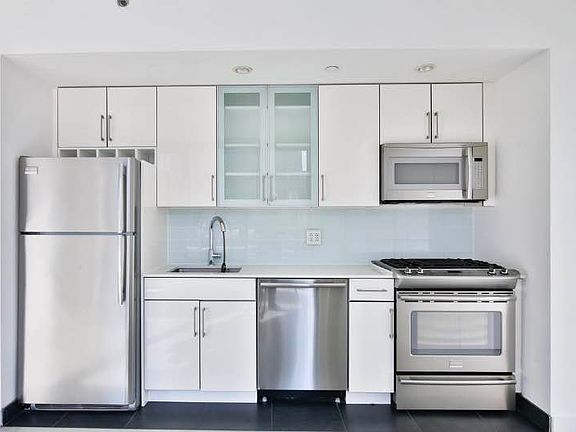 4th image of 3 W 36th St APT 15D