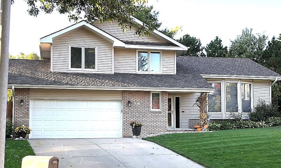1st image of 1812 N 126th Cir
