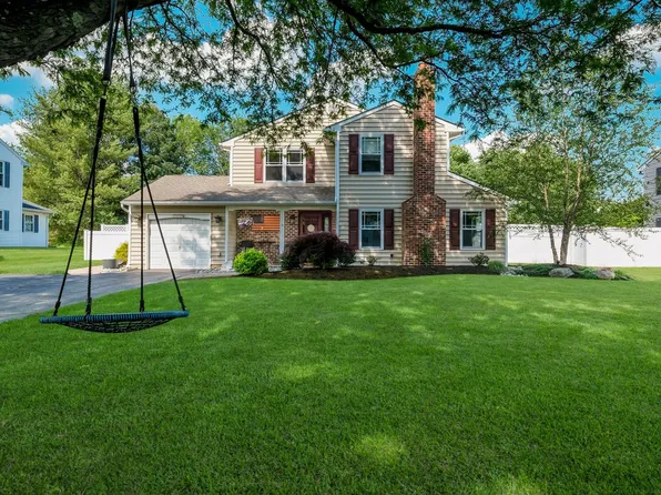 239 Burgundy Ln, Newtown, PA 18940