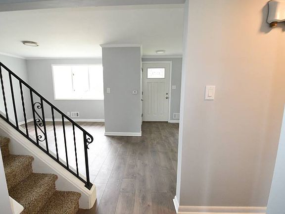 5th image of 90 N Ellwood Ave