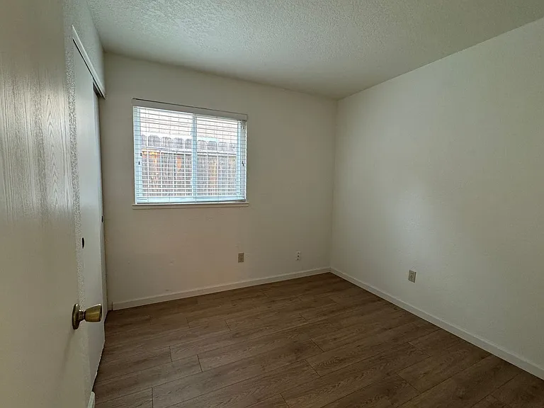 2047 Deauville Dr — Photo 13