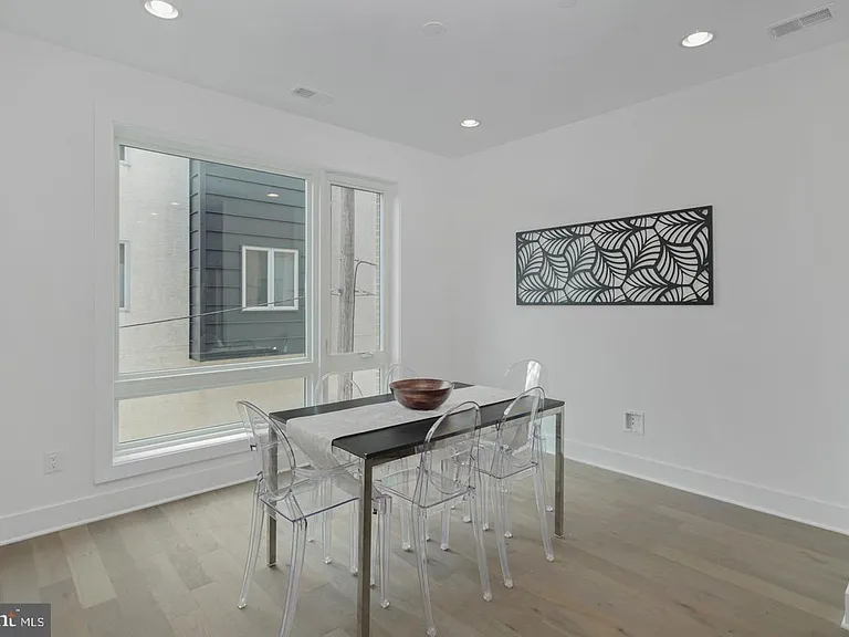 1425 S Hancock St — Photo 12
