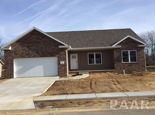 24 Ashwood Ln, Pekin, IL 61554