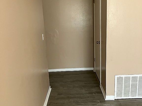 3rd image of 4624 Applewood Ave