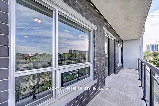 275G Larch St #508 — Photo 13