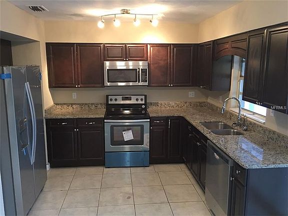 4th image of 828 Casselberry Dr