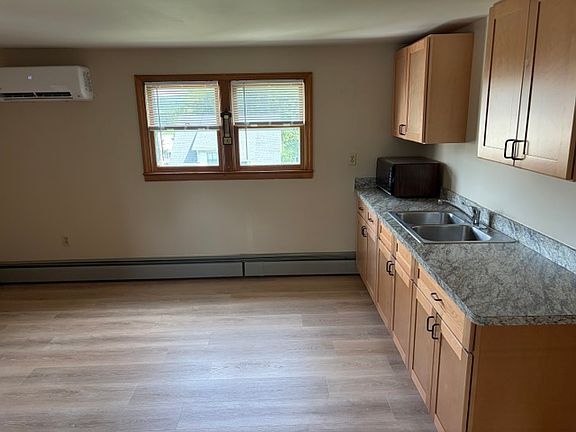 3rd image of 121 King Philip Rd