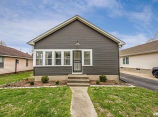 1005 N 13th St, Herrin, IL 62948