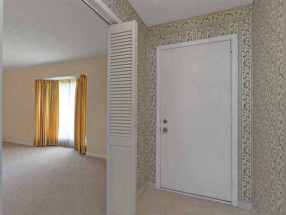 5th image of 601 Hampshire St